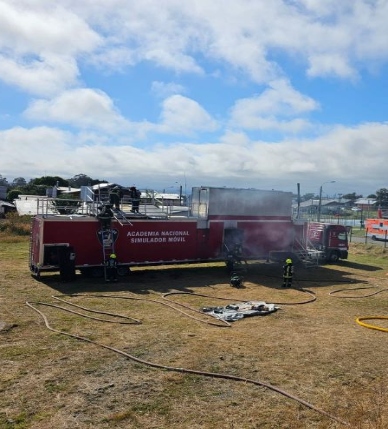 Con prácticas en el simulador móvil finalizó curso para Bomberos de Maullín, Los Muermos y Calbuco